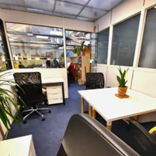 Bureau privé 10 m² 2 postes Coworking Rue du Chemin Vert Paris 75011 - photo 1